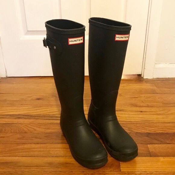 SOLD Black matte hunter boots size 7 - Picture 2 of 4